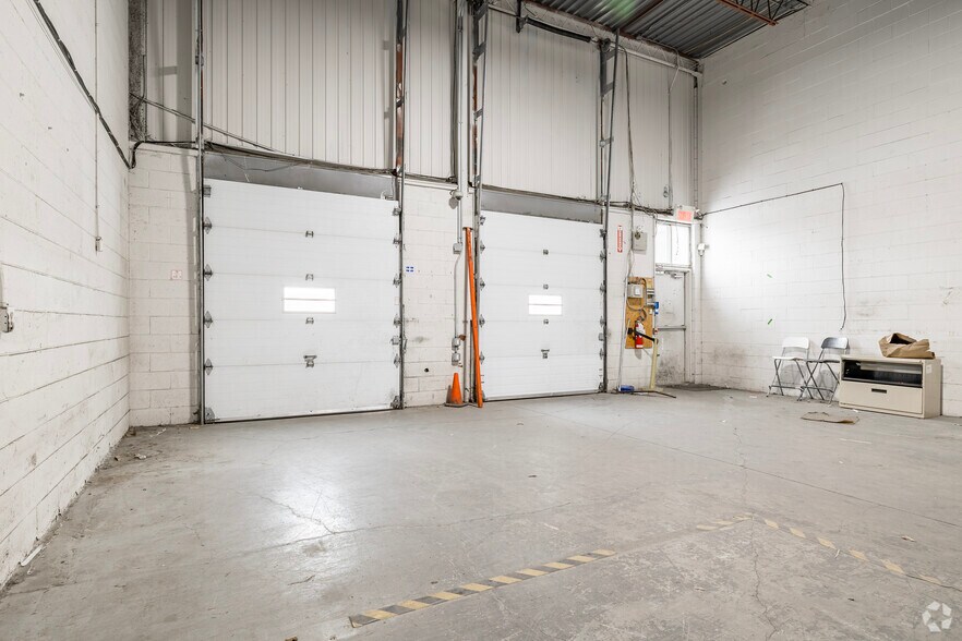 More Photos Of 9415-9495 Aut Transcanadienne, Montréal Warehouse For Lease