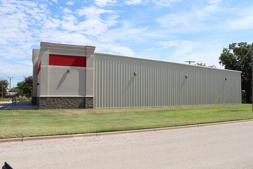 More Photos Of 302 N Birch Ave, Munday General Retail For Sale