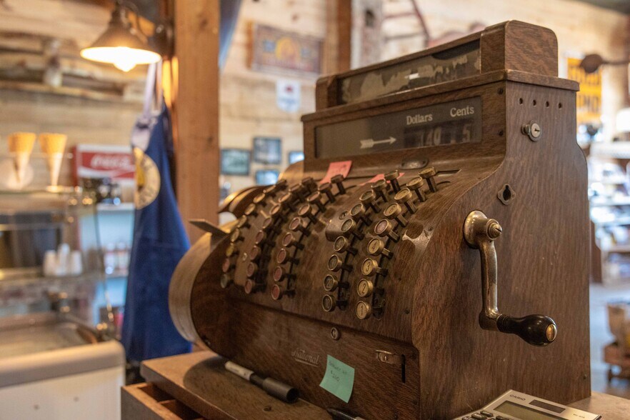 More Photos Of 622 Main st, Blanket Storefront Retail Office For Sale