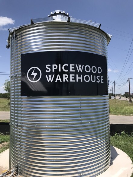 More Photos Of 121 CR 423, Spicewood Unknown For Lease