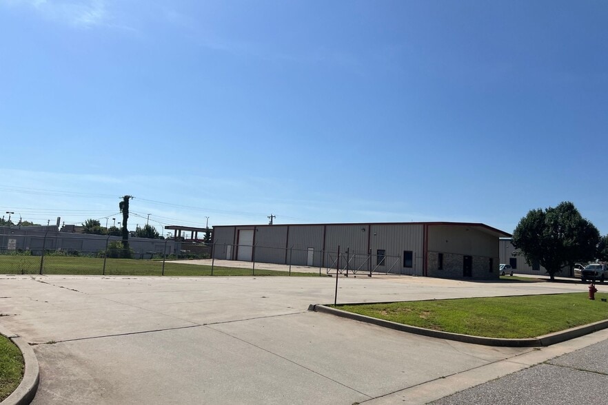 More Photos Of 2820 Global Pky, Midwest City Industrial For Sale