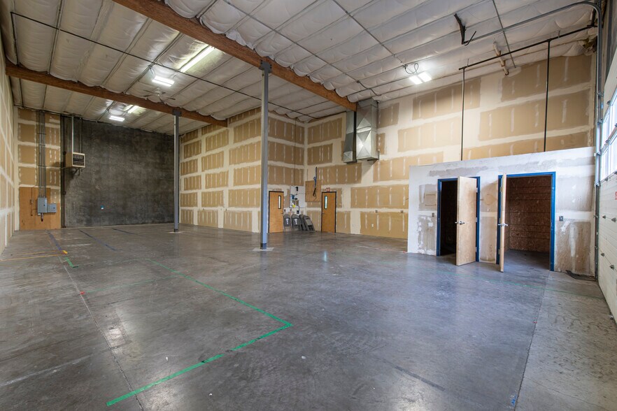 More Photos Of 3535 Del Webb Ave NE, Salem Warehouse For Lease
