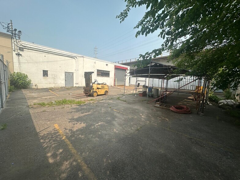 More Photos Of 565 Oak St, Copiague Industrial For Sale