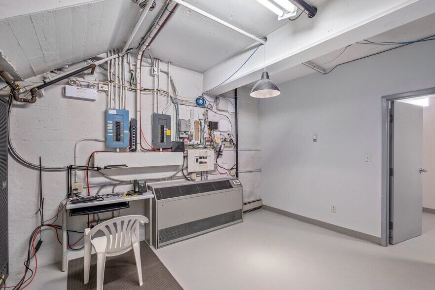 More Photos Of 2225 15th St SE, Calgary Warehouse For Sale