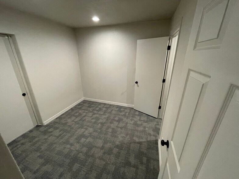 More Photos Of 7447 W 78th St, Tulsa Office For Lease