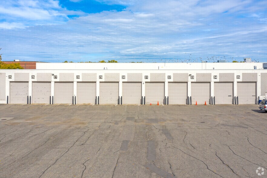 More Photos Of 2300 Hwy 13 W, Burnsville Warehouse For Lease