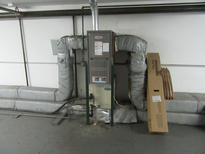 More Photos Of 3211 Atlantic Dr, Port Huron Distribution For Lease
