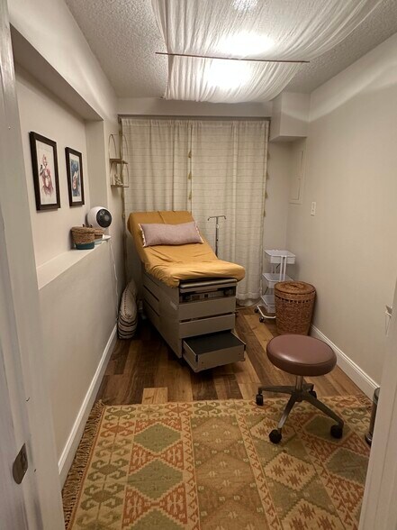 More Photos Of 230 Benmore Dr, Winter Park Medical For Sale
