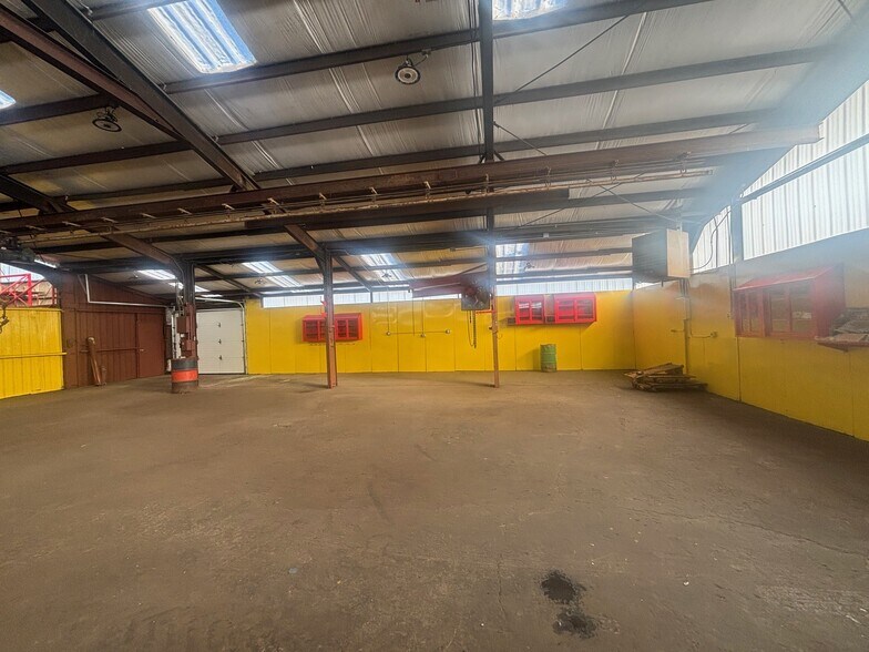 More Photos Of 50 Drummond Ave, Hubbard Warehouse For Lease