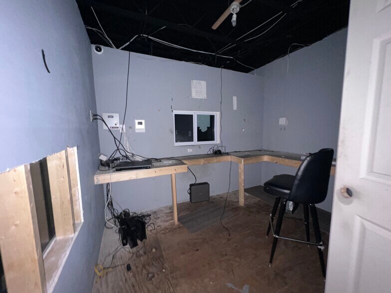 More Photos Of 1058-1068 Country Club Rd, Columbus General Retail For Sale