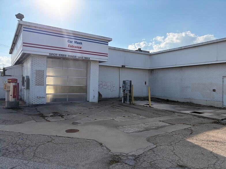 More Photos Of 290 W Hively Ave, Elkhart Convenience Store For Sale