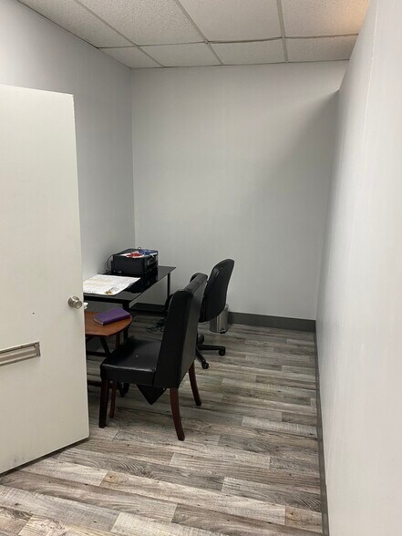 More Photos Of 1523 S Green River Rd, Evansville Office Residential For Lease