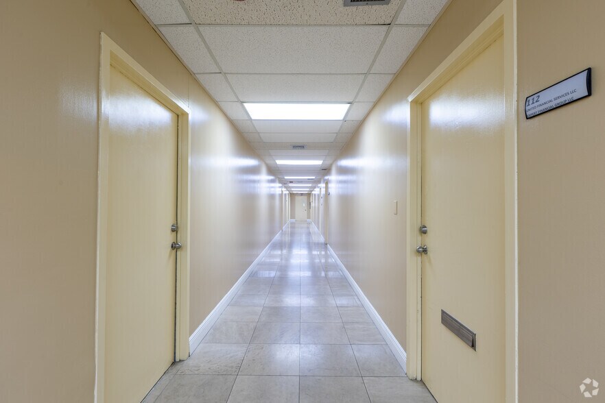 More Photos Of 540 NW 165th St, Miami Office For Lease