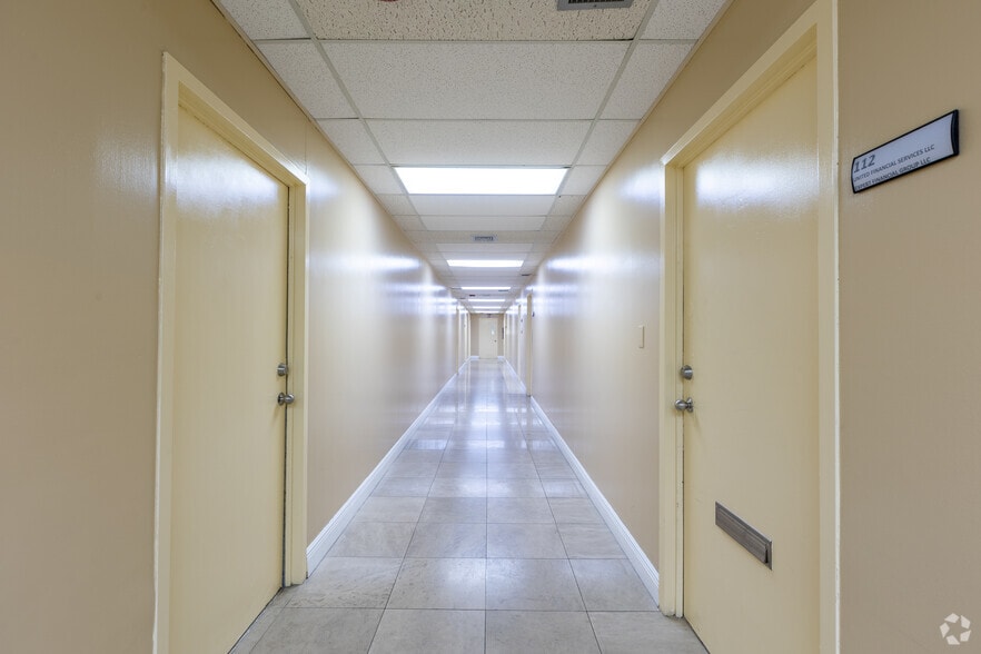 More Photos Of 540 NW 165th St, Miami Office For Sale