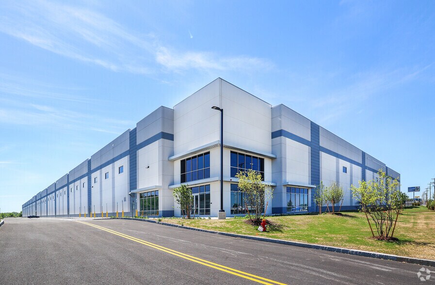 More Photos Of 101 Lee Burbank Hwy, Revere Unknown For Lease