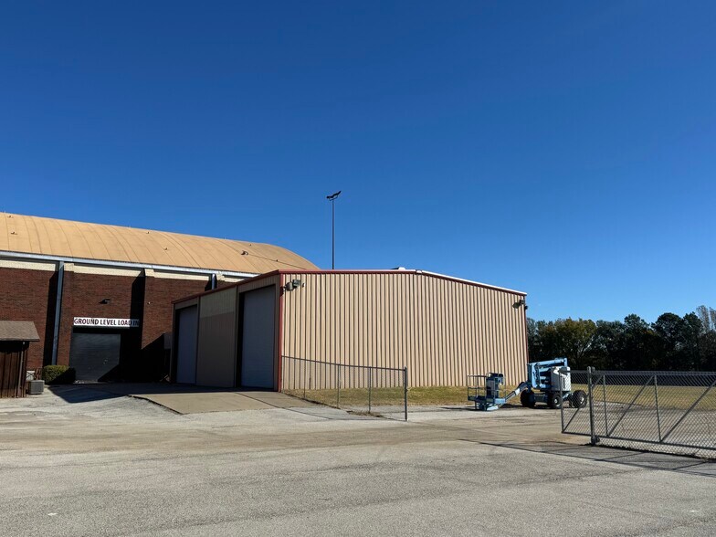 More Photos Of 10408 State Highway 64 E, Tyler Theater Concert Hall For Sale