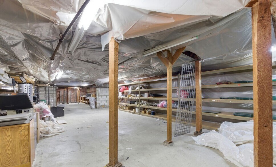 More Photos Of 6670 Hollywood Blvd, Los Angeles Storefront For Sale