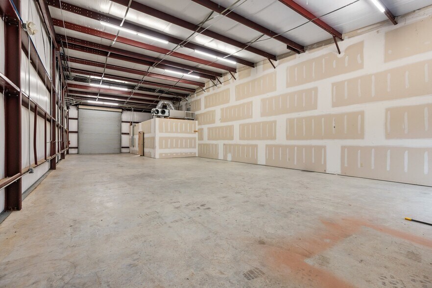 More Photos Of 18920 Freeport Dr, Montgomery Industrial For Sale