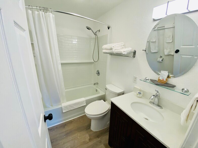 More Photos Of 104 Scudder Ln, Wimberley Hotel For Sale