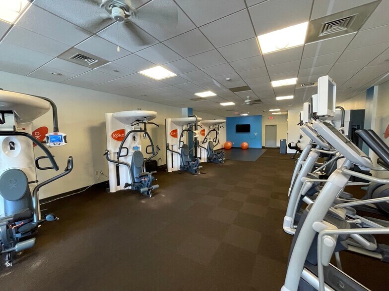 More Photos Of 447 Monroe Tpke, Monroe Storefront For Lease