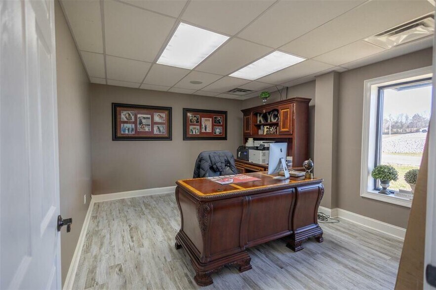 More Photos Of 252 Commerce Dr, Tompkinsville Warehouse For Sale