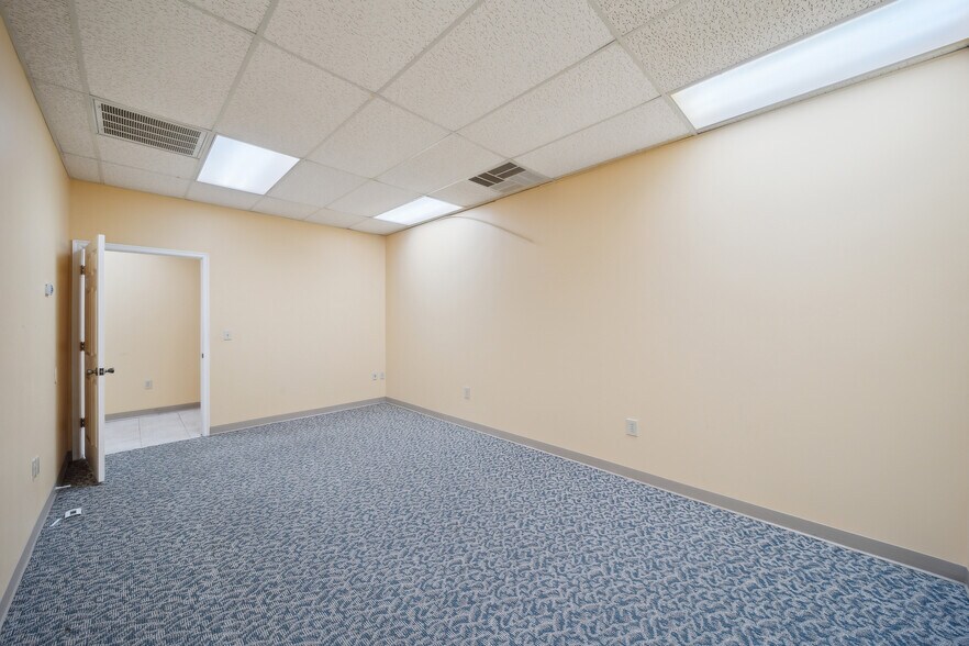 More Photos Of 710 S Adams St, Sapulpa Distribution For Sale