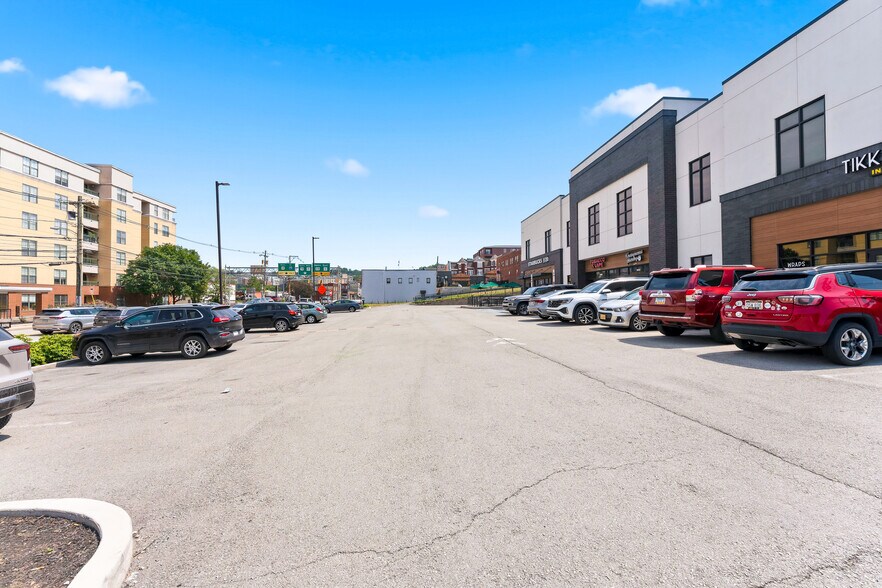 More Photos Of 1050 University Ave, Morgantown Storefront Retail Office For Lease