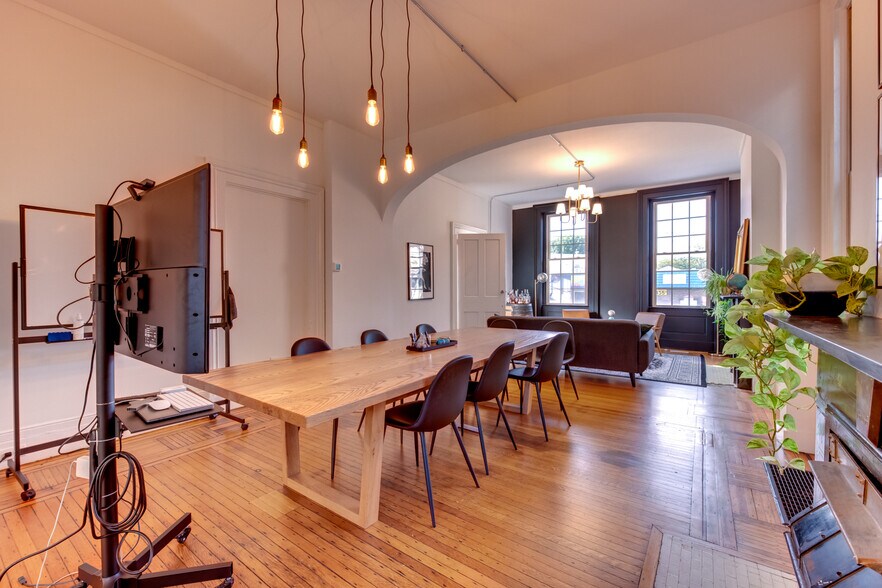 More Photos Of 209 E 4th St, Covington Office For Lease