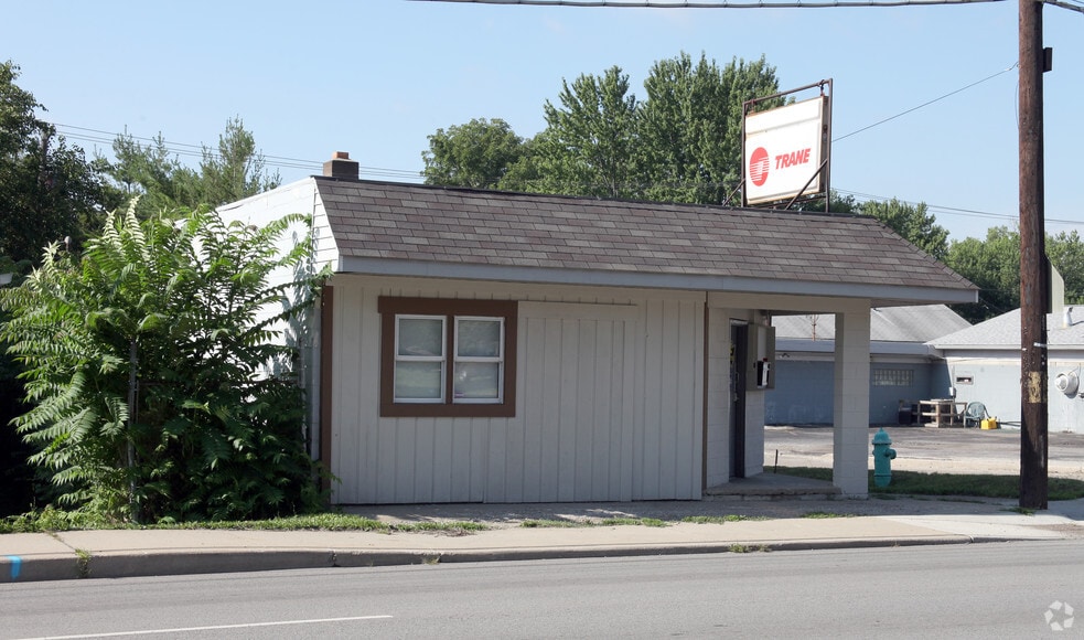 More Photos Of 3659 W 10th St, Indianapolis Freestanding For Sale