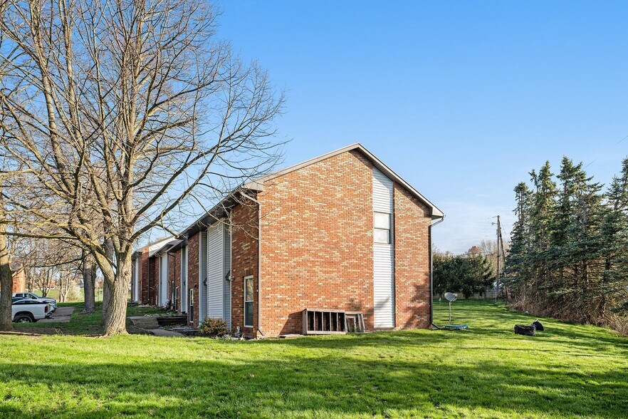 More Photos Of 231 Engadine Ct SW, Sugarcreek Apartments For Sale