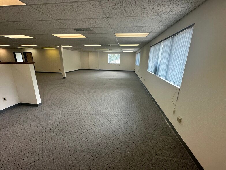 More Photos Of 886 Belmont Ave, North Haledon Storefront Retail Office For Lease