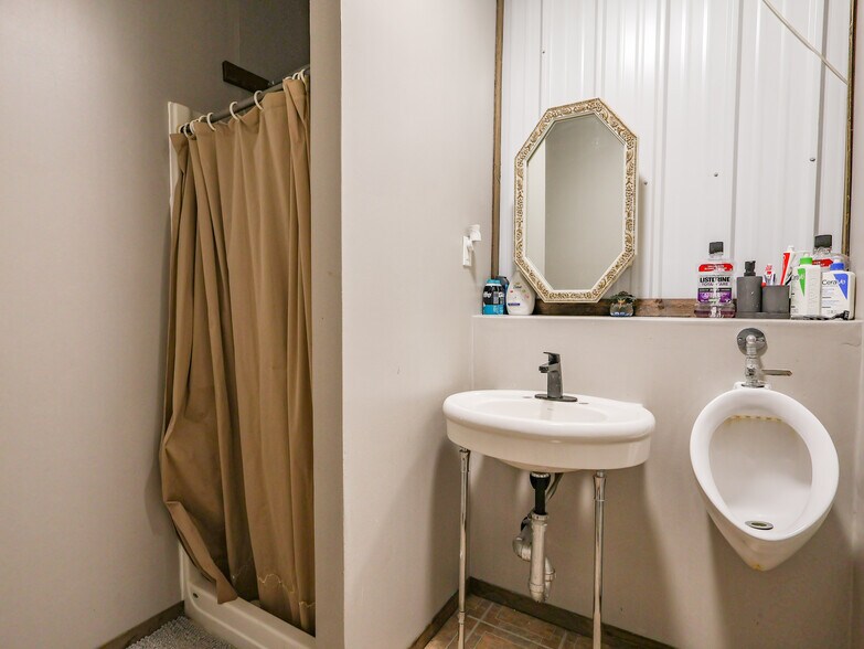 More Photos Of 40446 AB-56, Rochon Sands Service For Sale