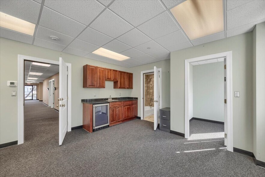 More Photos Of 8 Revolutionary Rd, Ossining Medical For Lease