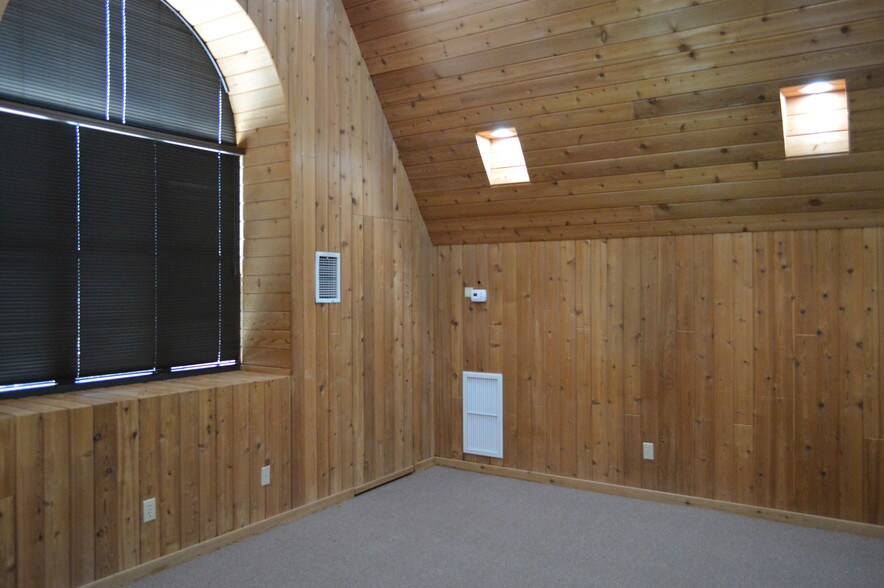 More Photos Of 300 E New Haven Ave, Melbourne Office For Sale