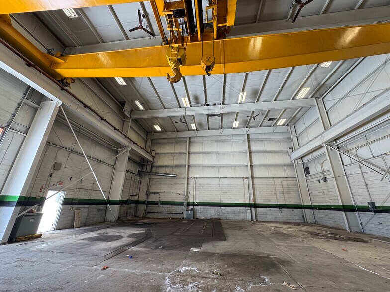 More Photos Of 20720 Tuck Rd, Farmington Hills Manufacturing For Sale