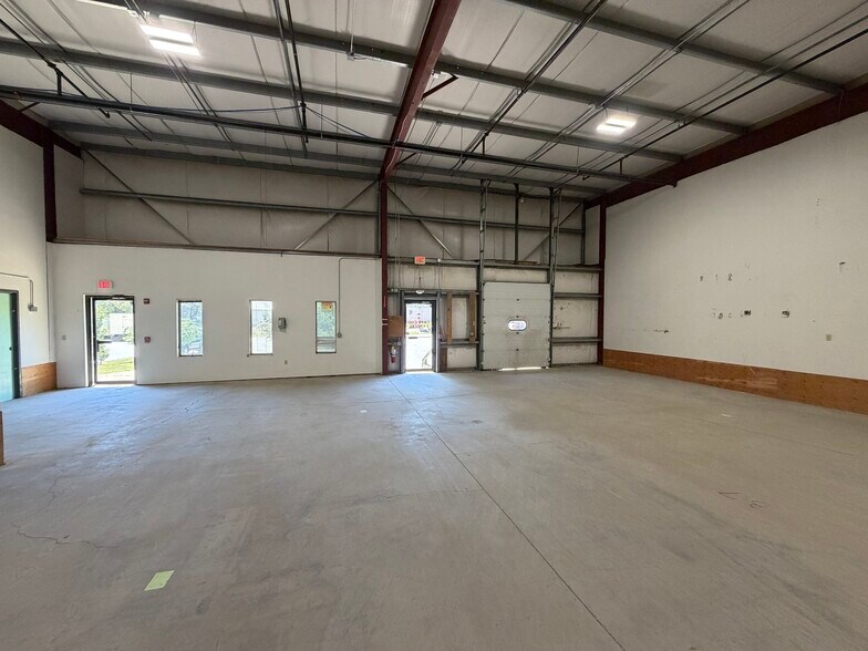 More Photos Of 20 Patterson Brook Rd, West Wareham Warehouse For Lease