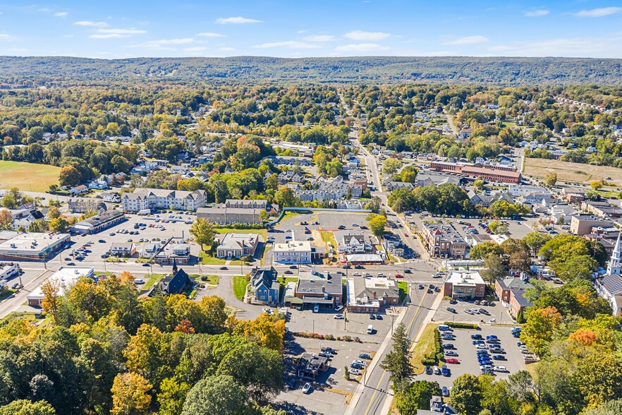 More Photos Of 132 Main St, Southington Bank For Lease
