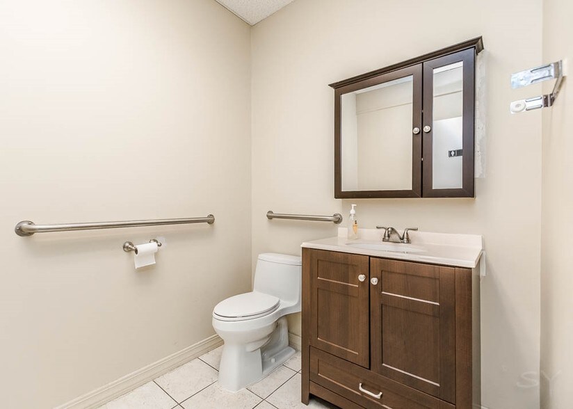 More Photos Of 4640-4650 Oakton St, Skokie Storefront For Lease