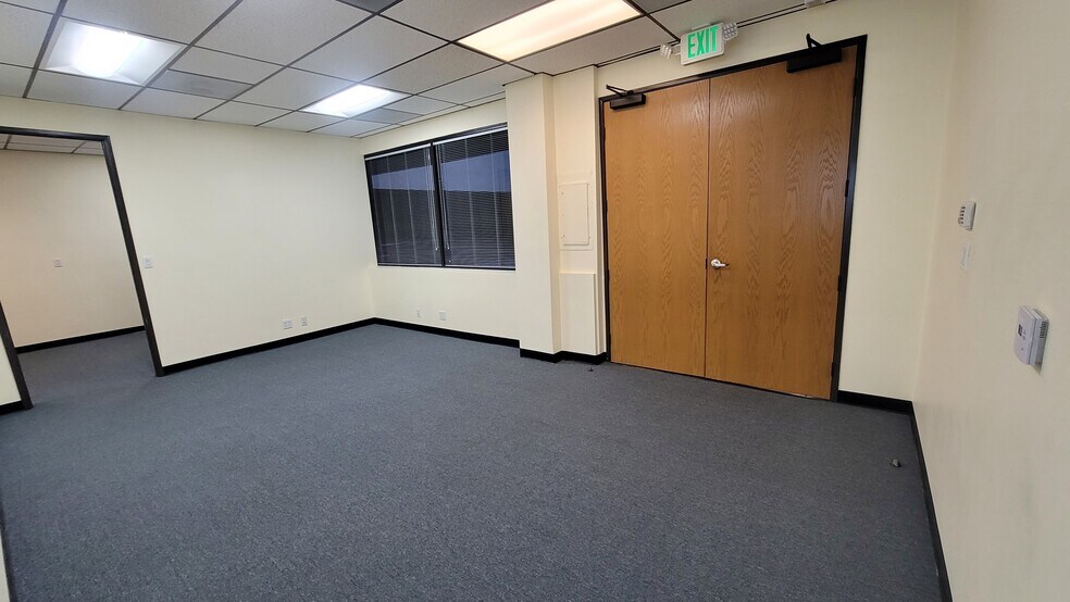 More Photos Of 17742-17750 Sherman Way, Reseda Medical For Lease