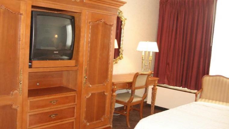 More Photos Of 2967 Henry St, Muskegon Hotel For Sale
