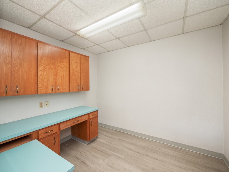 More Photos Of 4409 Menchaca Rd, Austin Medical For Sale