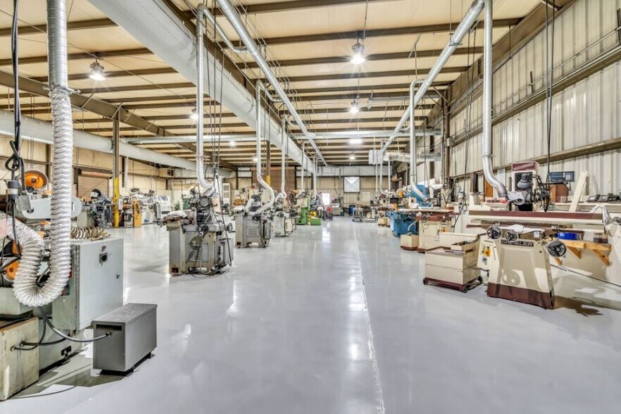 More Photos Of 106 Tennsco Dr, Dickson Warehouse For Sale