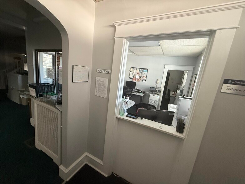More Photos Of 7996 Oxford Ave, Philadelphia Office For Sale