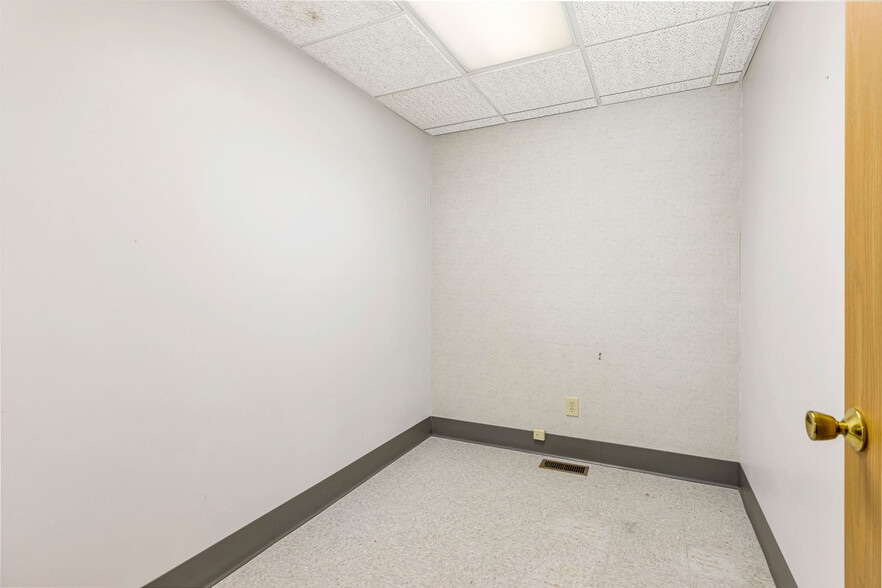 More Photos Of 5850 Boymel Dr, Fairfield Medical For Sale