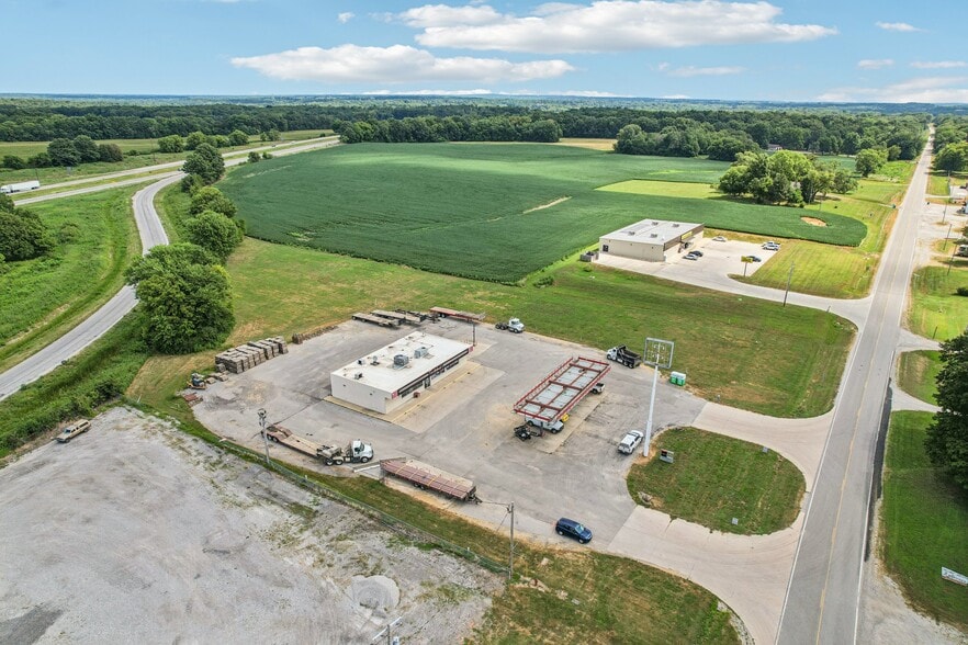 More Photos Of 402 W Johnson St, Pocahontas Flex For Sale