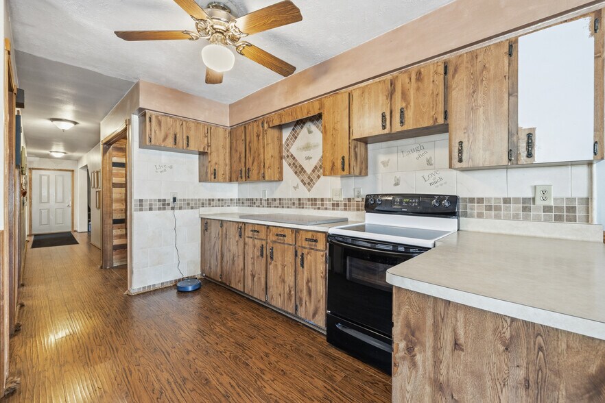 More Photos Of 504 Milwaukee St, Lomira Flex For Sale