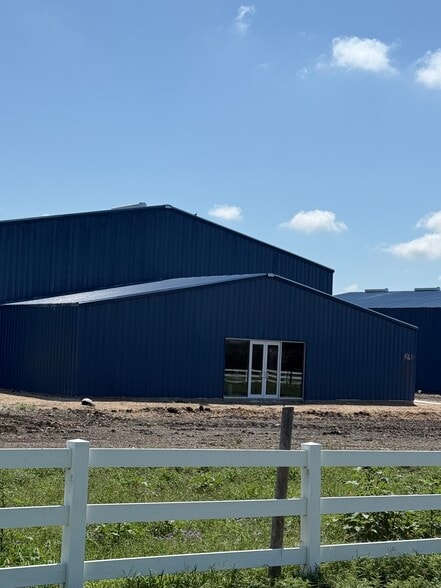More Photos Of 3391 FM 465, Seguin Warehouse For Lease
