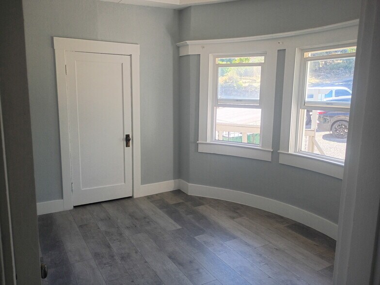 More Photos Of 213 Cedar St, Klamath Falls Apartments For Sale