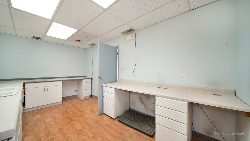 More Photos Of 129 S Roselle Rd, Schaumburg Office For Sale