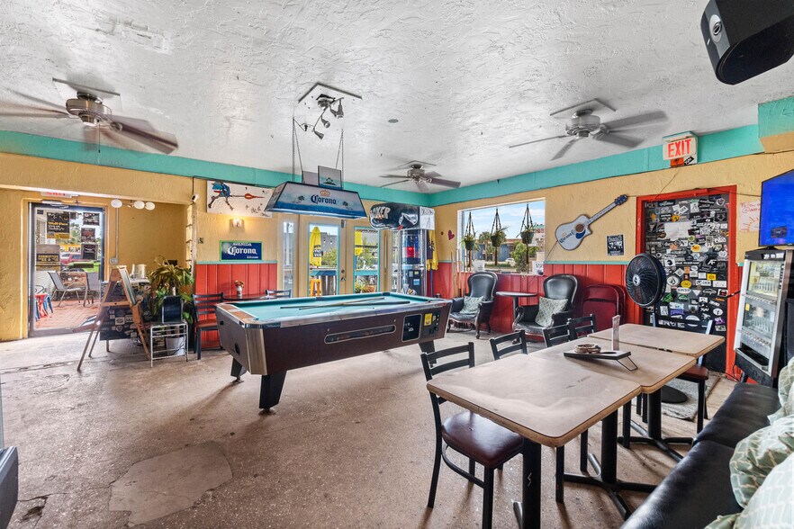 More Photos Of 10 Anastasia Blvd, Saint Augustine Bar For Lease